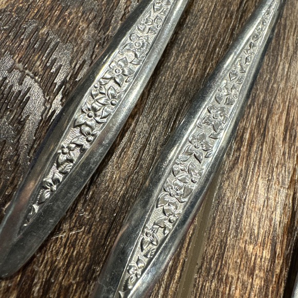 Superior Stainless PETAL LANE Flatware Set 48 Piece Set As Pictured - Picture 8 of 9